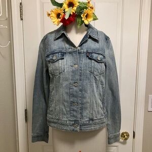 NWOT - Levi’s Faded Look Jean Jacket